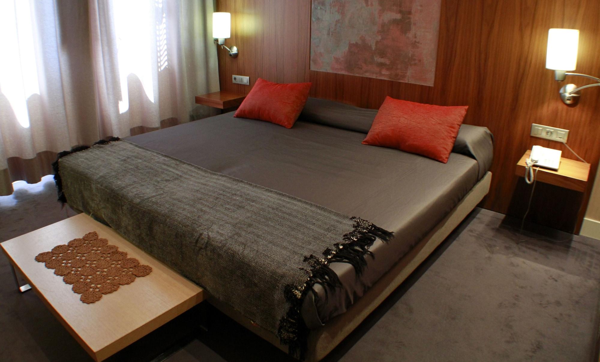 Hotel Sant Roc Solsona Extérieur photo
