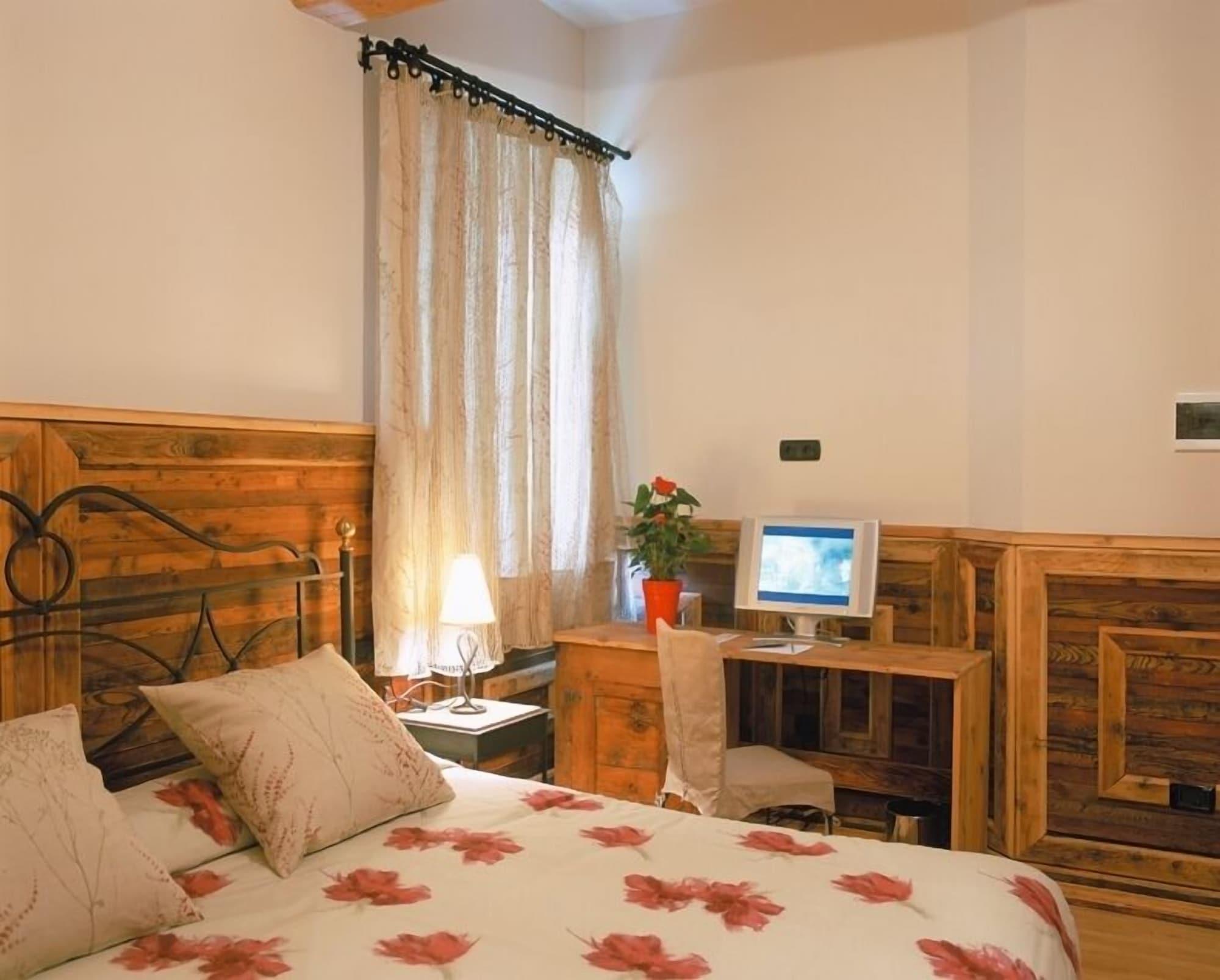 Hotel Sant Roc Solsona Extérieur photo